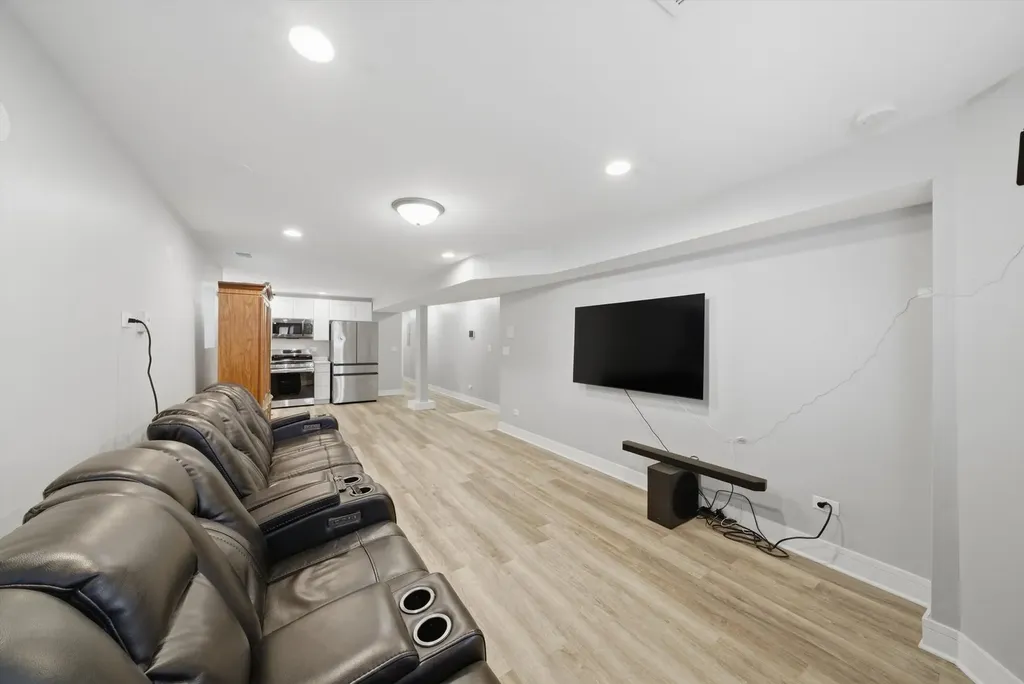 4541 South Prairie Avenue Chicago IL 60653