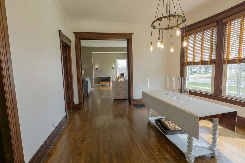520 South Wheaton Avenue Wheaton IL 60187