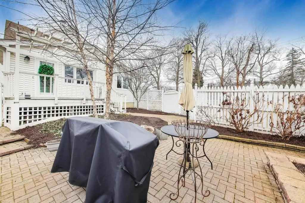 520 South Wheaton Avenue Wheaton IL 60187
