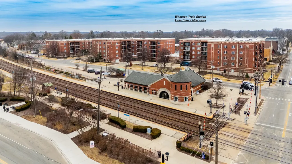 520 South Wheaton Avenue Wheaton IL 60187