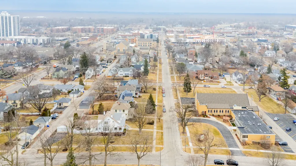 520 South Wheaton Avenue Wheaton IL 60187