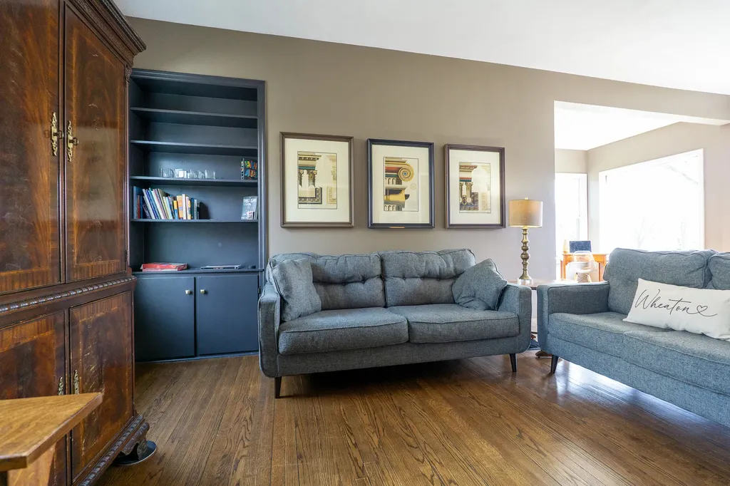 520 South Wheaton Avenue Wheaton IL 60187