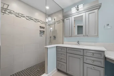 9012 Buckingham Park Drive Des Plaines IL 60016