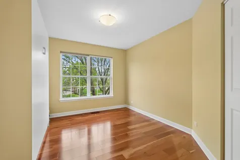 9012 Buckingham Park Drive Des Plaines IL 60016