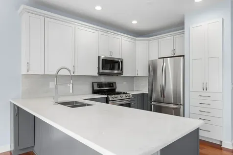 9012 Buckingham Park Drive Des Plaines IL 60016