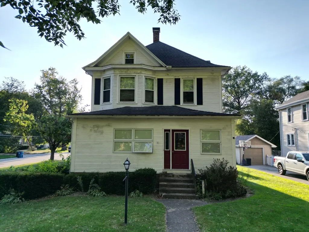 533 South 4th Street Watseka IL 60970