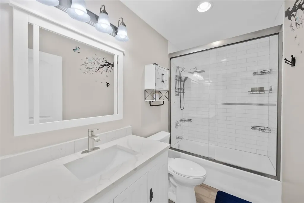 24 Rose Street Aurora IL 60505