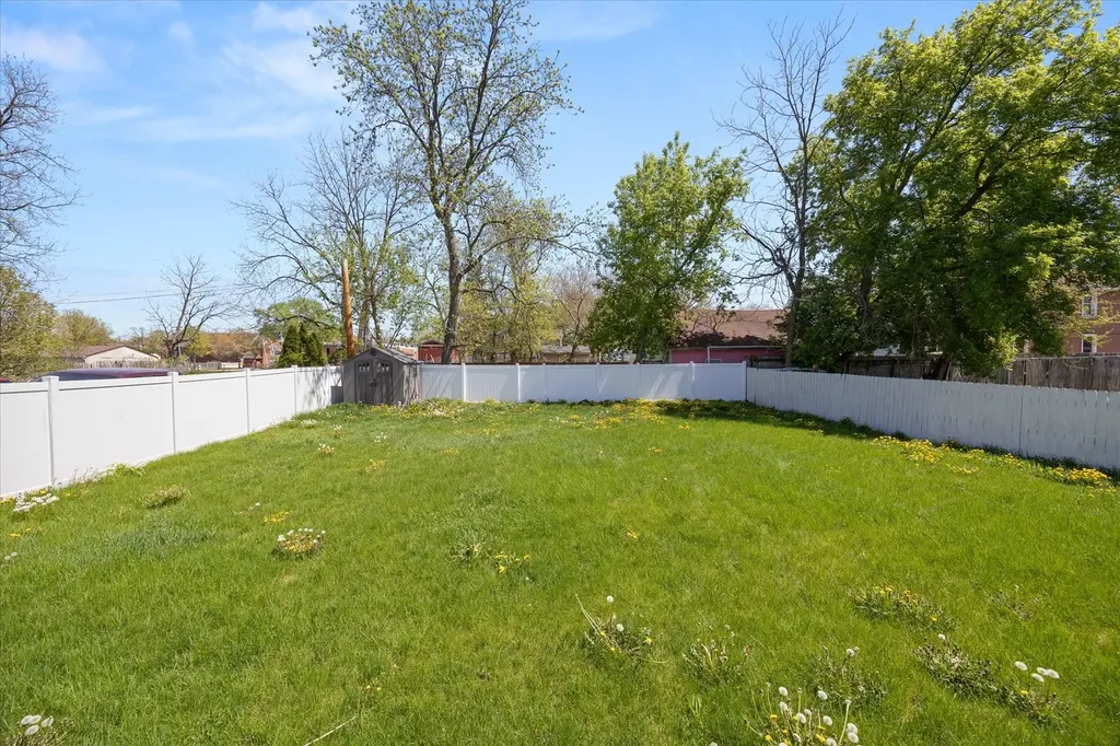 24 Rose Street Aurora IL 60505