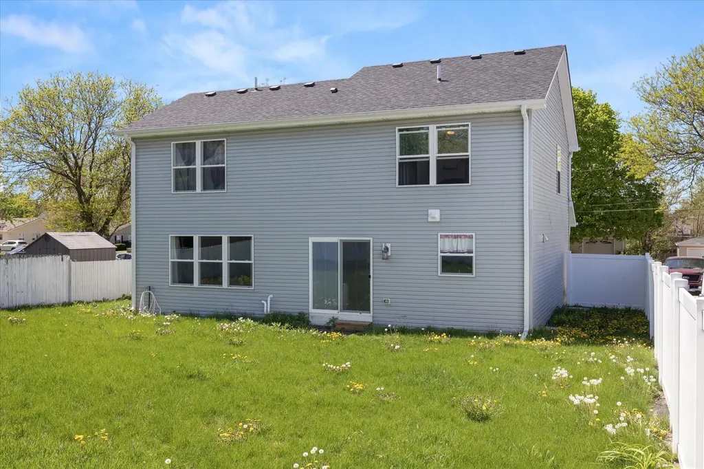 24 Rose Street Aurora IL 60505
