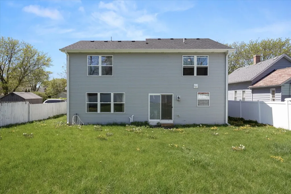 24 Rose Street Aurora IL 60505