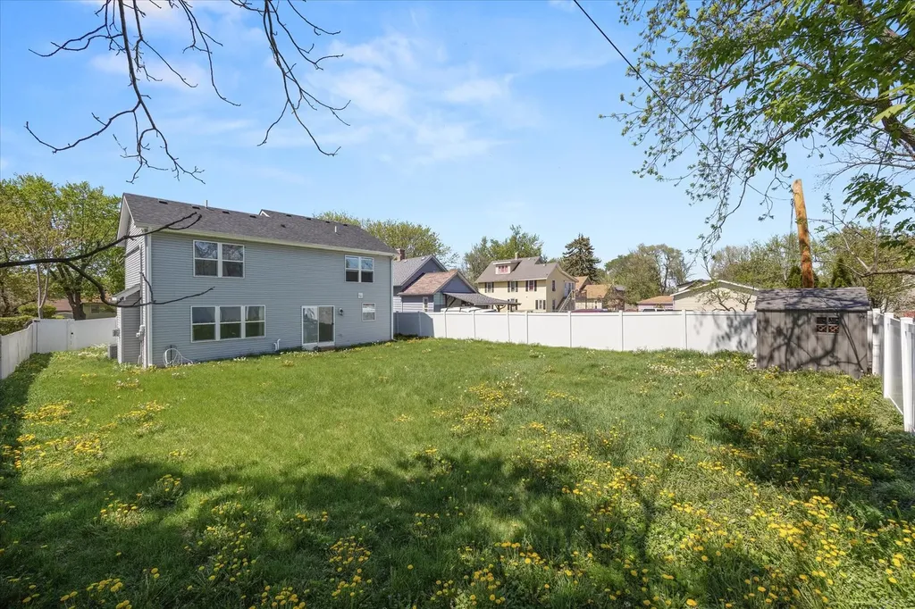 24 Rose Street Aurora IL 60505