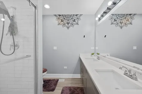 24 Rose Street Aurora IL 60505