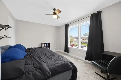 24 Rose Street Aurora IL 60505