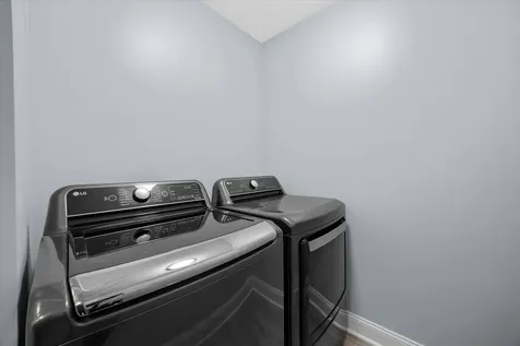 24 Rose Street Aurora IL 60505
