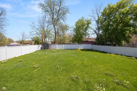 24 Rose Street Aurora IL 60505