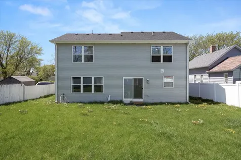 24 Rose Street Aurora IL 60505
