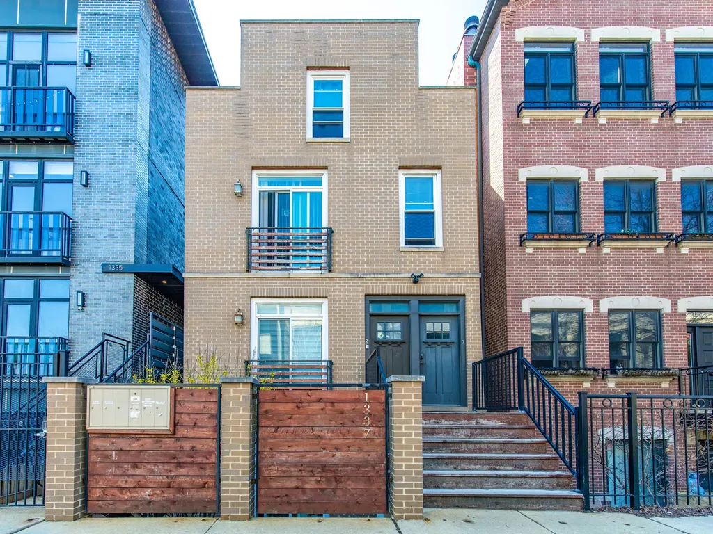 1337 West Walton Street Chicago IL 60642