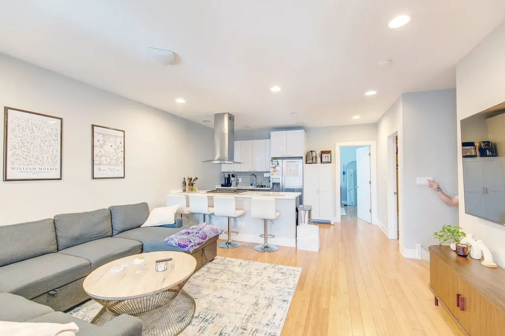 1337 West Walton Street Chicago IL 60642