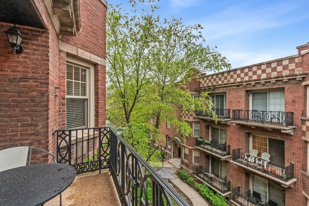 5321 South Harper Avenue Chicago IL 60615