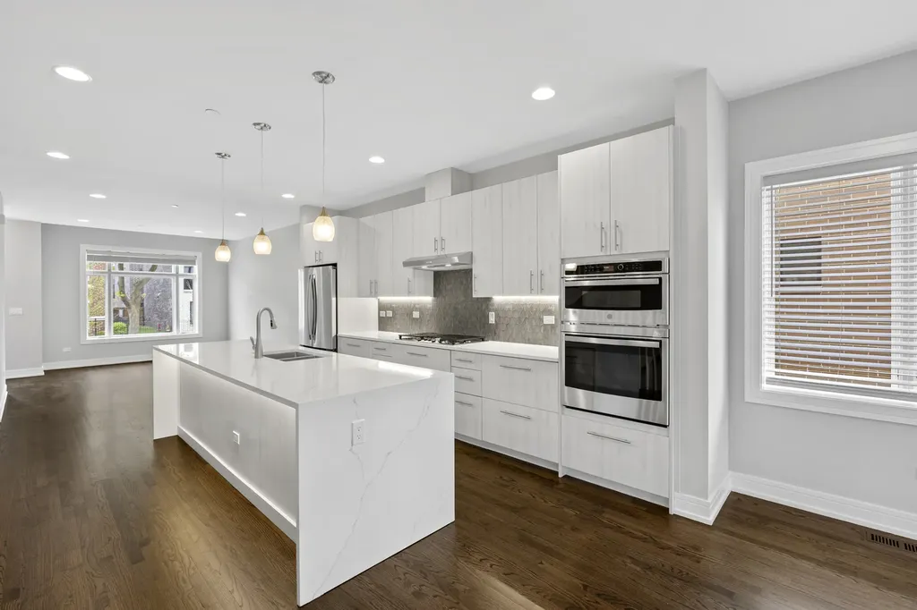 3231 South Shields Avenue Chicago IL 60616