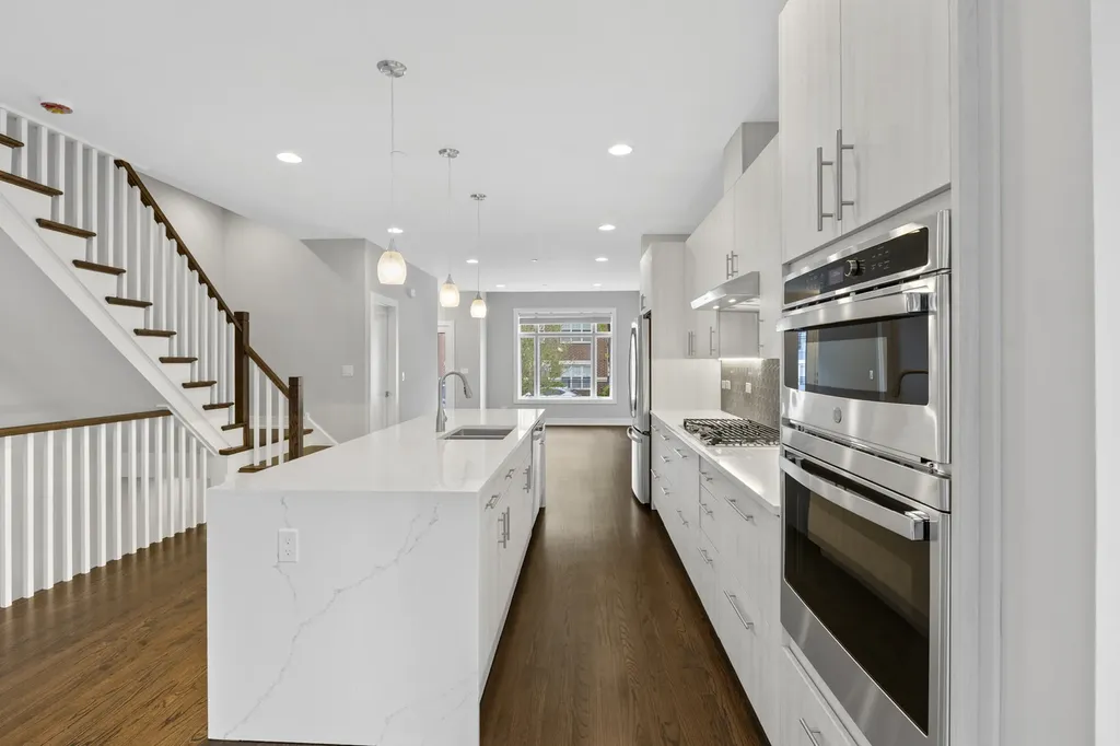 3231 South Shields Avenue Chicago IL 60616