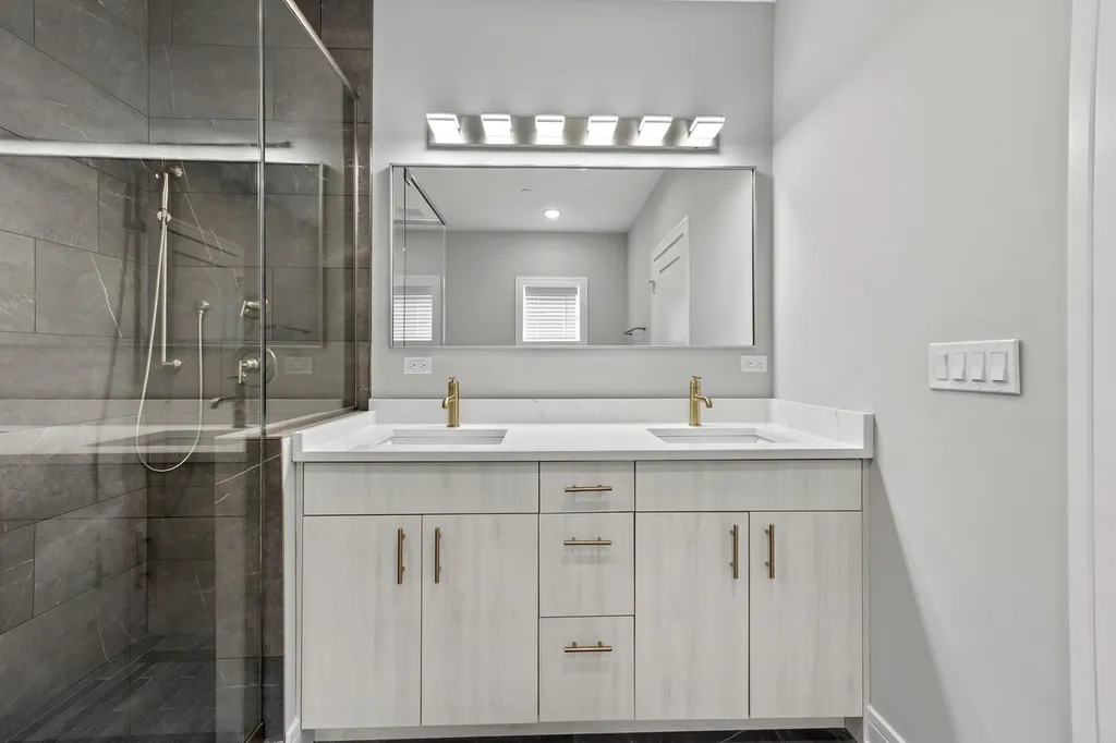 3231 South Shields Avenue Chicago IL 60616