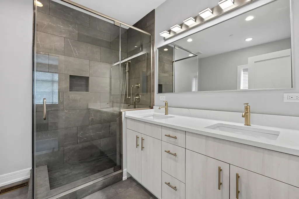 3231 South Shields Avenue Chicago IL 60616