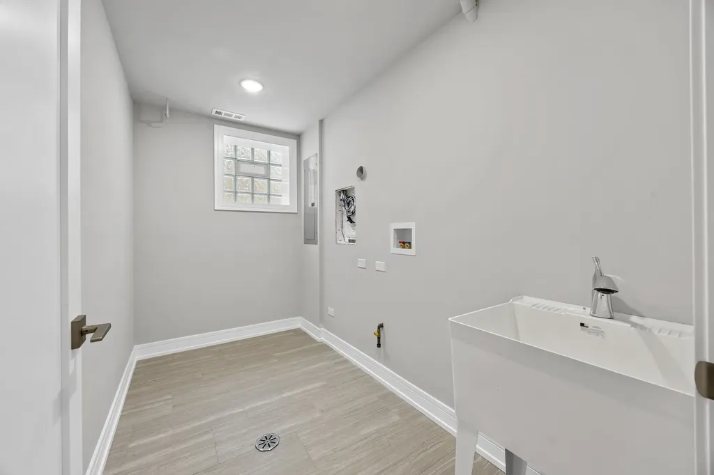 3231 South Shields Avenue Chicago IL 60616