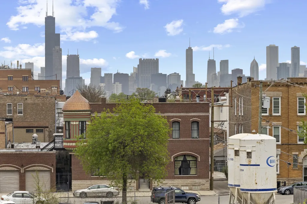 3231 South Shields Avenue Chicago IL 60616