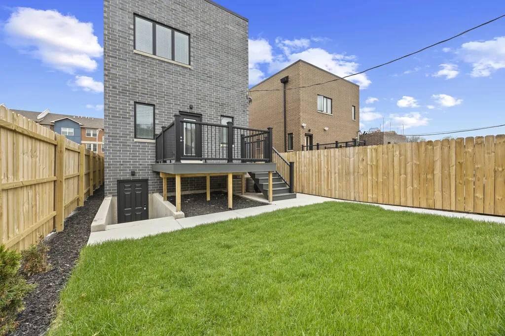 3231 South Shields Avenue Chicago IL 60616