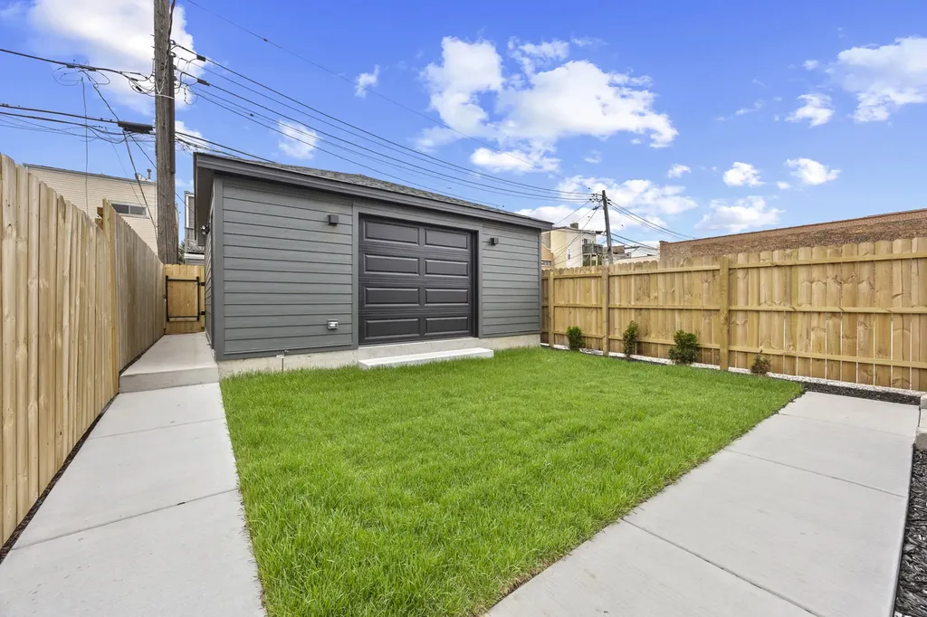 3231 South Shields Avenue Chicago IL 60616