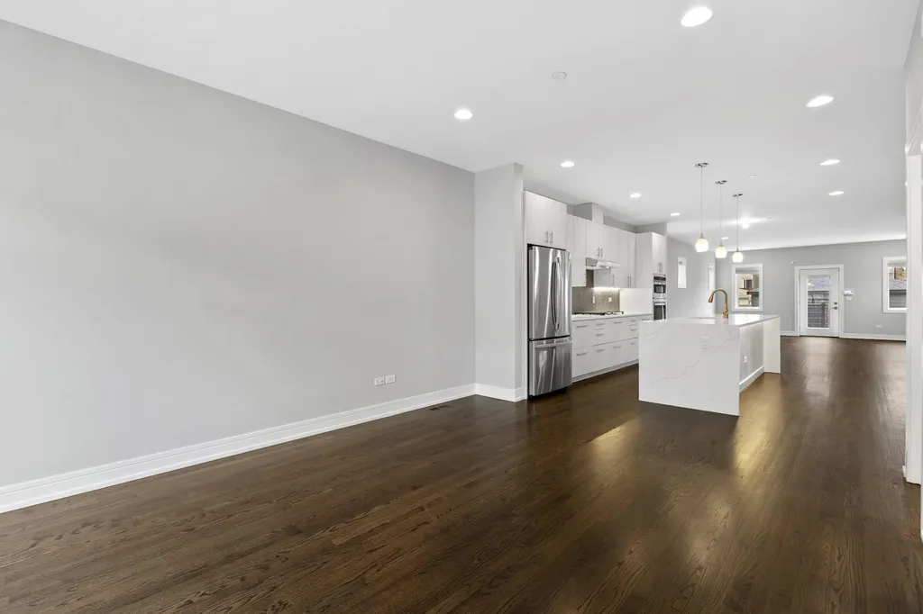3231 South Shields Avenue Chicago IL 60616