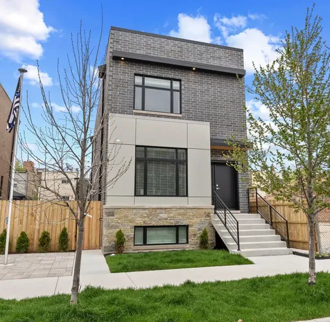 3231 South Shields Avenue Chicago IL 60616