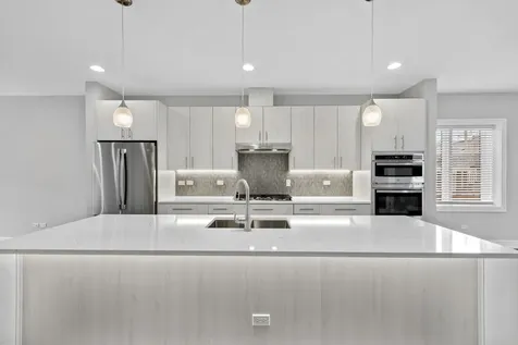 3231 South Shields Avenue Chicago IL 60616