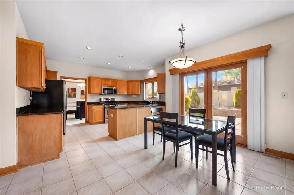958 West Stonehedge Drive Addison IL 60101