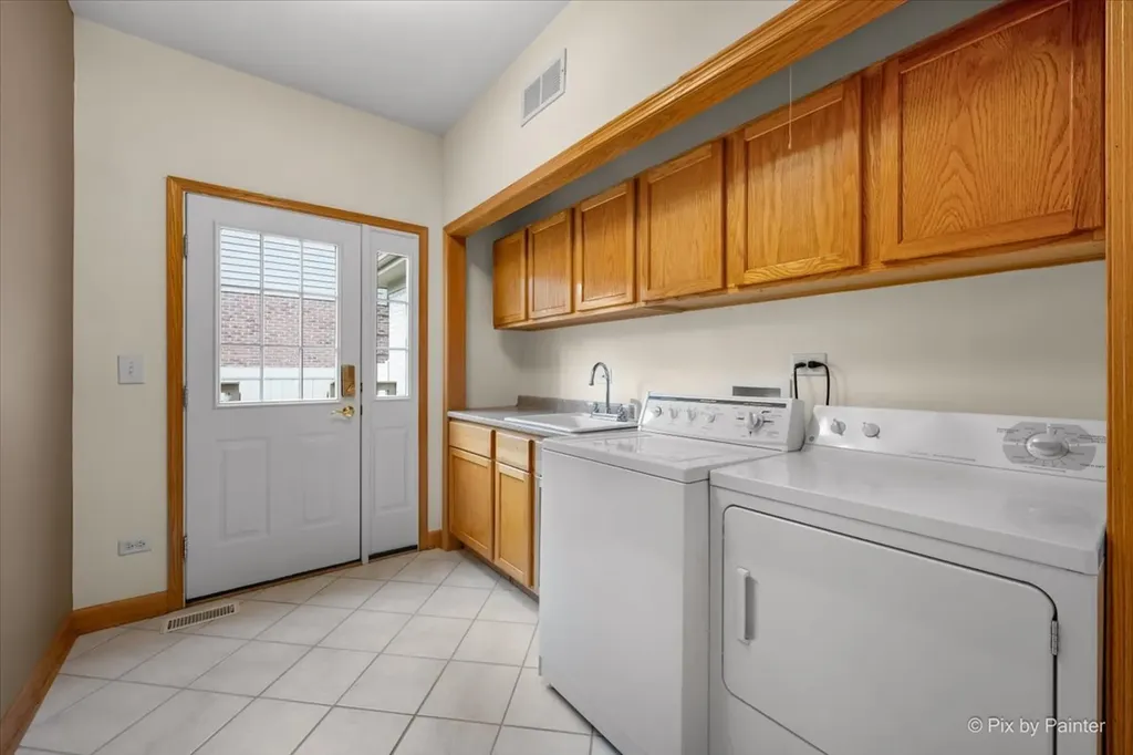 958 West Stonehedge Drive Addison IL 60101