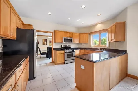 958 West Stonehedge Drive Addison IL 60101