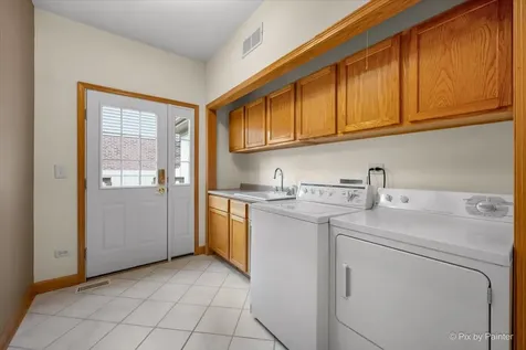 958 West Stonehedge Drive Addison IL 60101