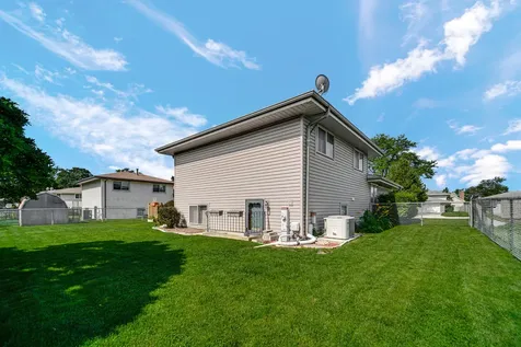 2042 West Spring Ridge Drive Arlington Heights IL 60004