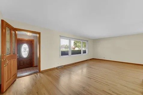 2042 West Spring Ridge Drive Arlington Heights IL 60004