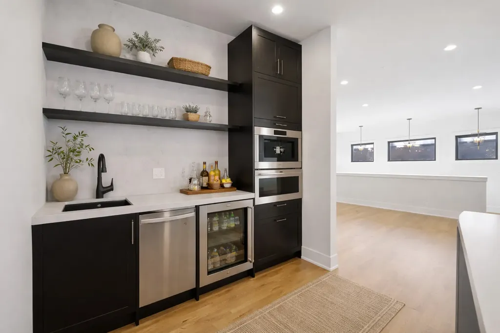 2457 West Byron Street Chicago IL 60618