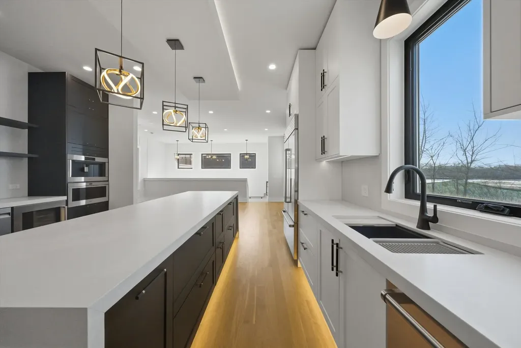 2457 West Byron Street Chicago IL 60618