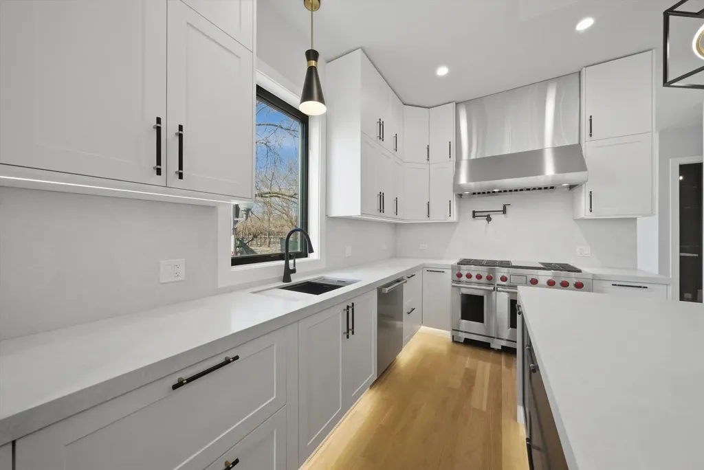 2457 West Byron Street Chicago IL 60618