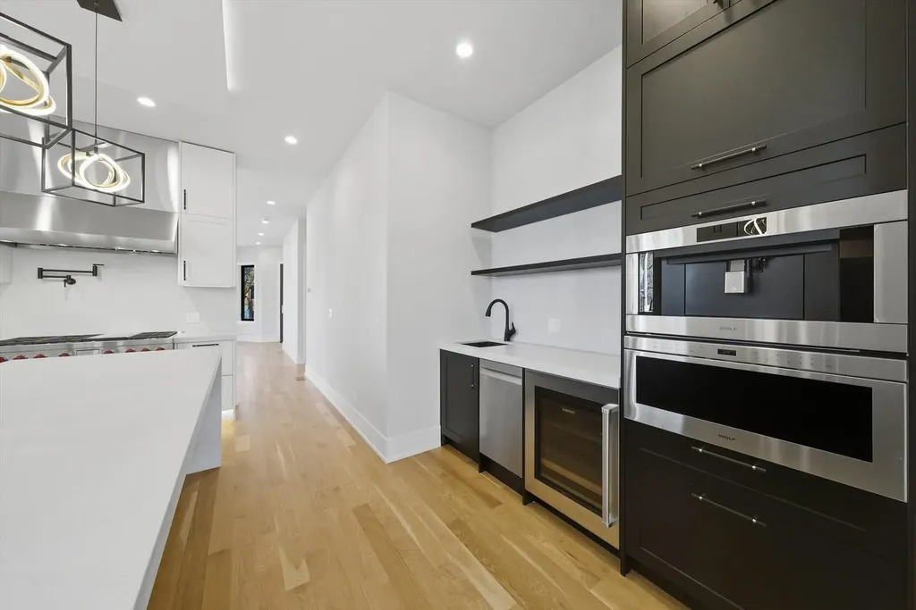 2457 West Byron Street Chicago IL 60618