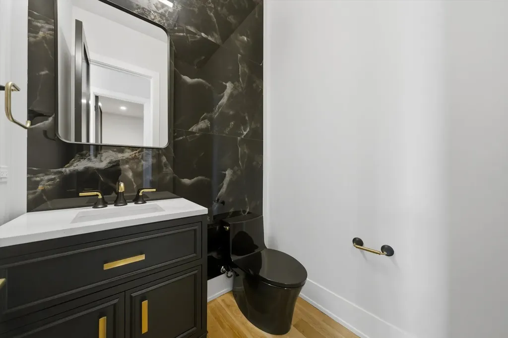 2457 West Byron Street Chicago IL 60618