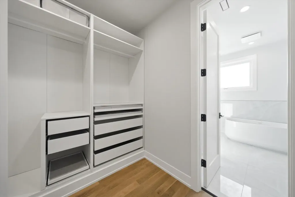 2457 West Byron Street Chicago IL 60618