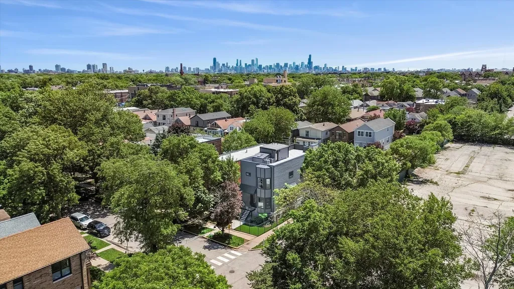 2457 West Byron Street Chicago IL 60618