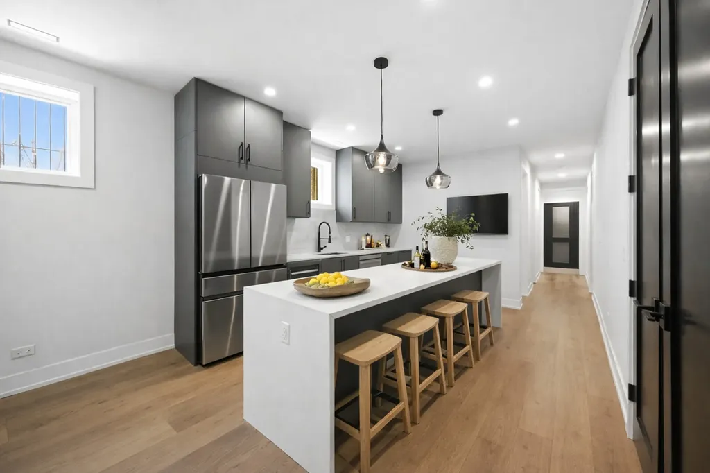2457 West Byron Street Chicago IL 60618