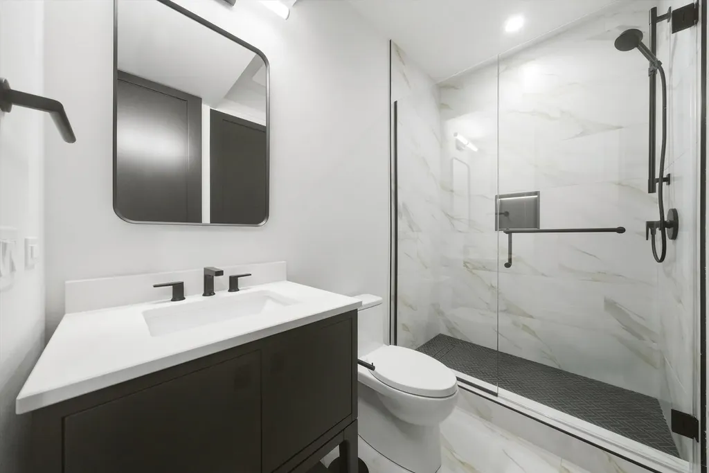 2457 West Byron Street Chicago IL 60618