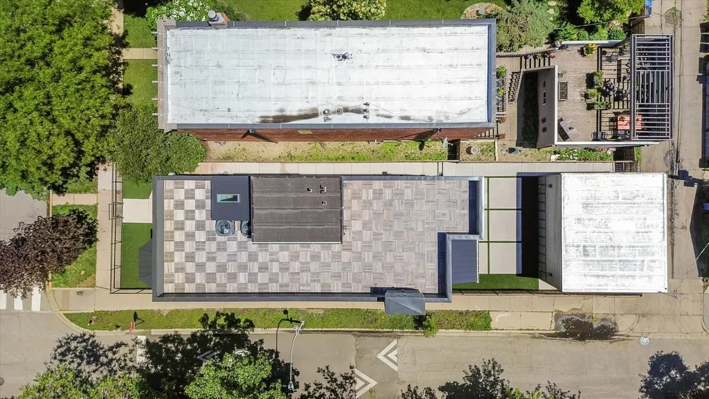 2457 West Byron Street Chicago IL 60618